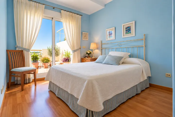 Ático dúplex con piscina privada y vistas privilegiadas al Montgó y al Castillo de Dénia