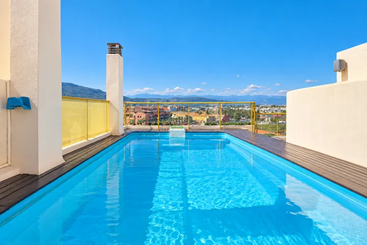 Ático dúplex con piscina privada y vistas privilegiadas al Montgó y al Castillo de Dénia
