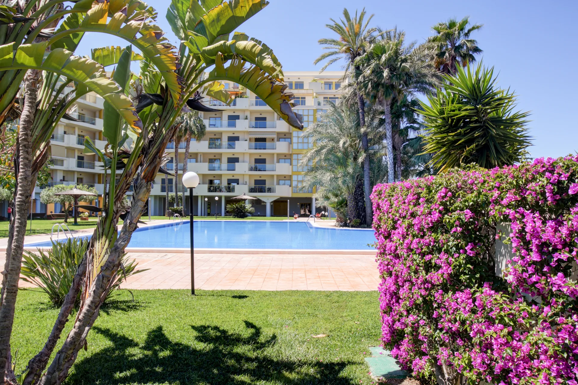 Ático dúplex con piscina privada y vistas privilegiadas al Montgó y al Castillo de Dénia