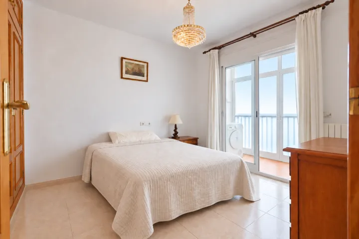 Cuatro terrazas, vistas al mar y amplitud en el corazón del Puerto de Jávea
