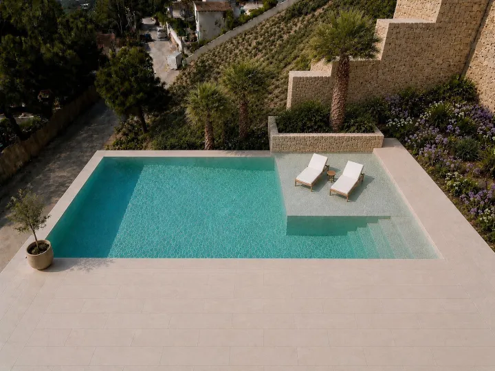 Villa mediterránea de nueva construcción con vistas al mar en Moraira