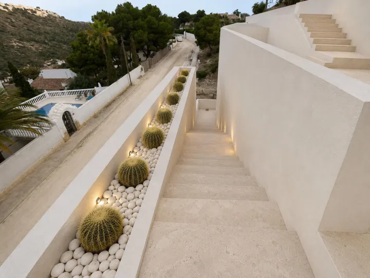 Villa mediterránea de nueva construcción con vistas al mar en Moraira