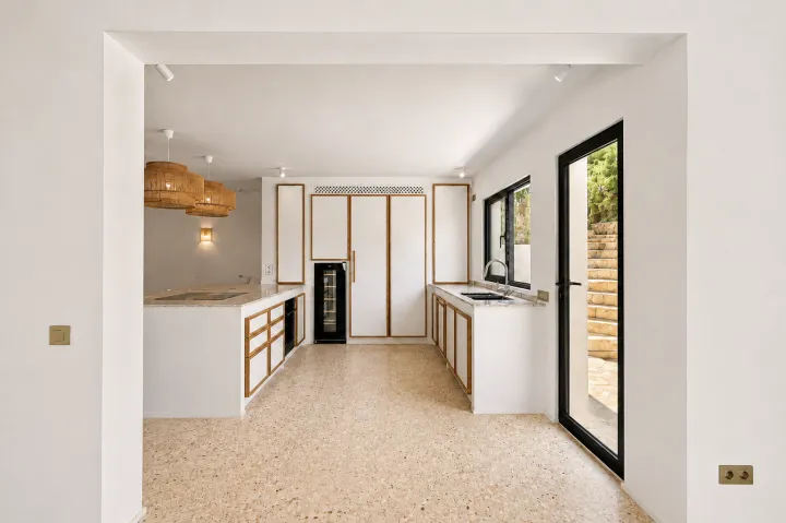 Exclusiva villa mediterránea con vistas panorámicas al mar en Jávea