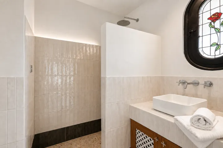 Exclusiva villa mediterránea con vistas panorámicas al mar en Jávea