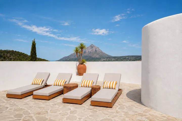 Exclusiva villa mediterránea con vistas panorámicas al mar en Jávea