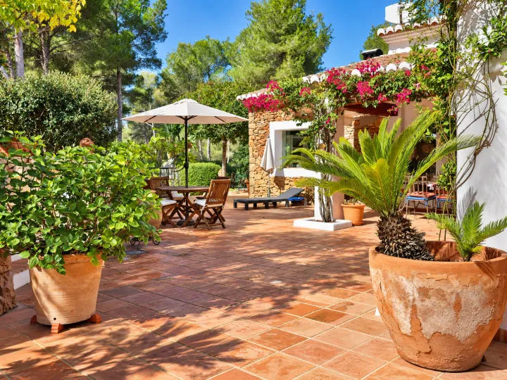 Villa en venta en Cabo de San Antonio, Jávea | Una sola planta, vistas al Montgó y apartamento de invitados