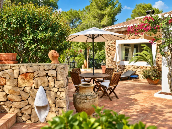 Villa en venta en Cabo de San Antonio, Jávea | Una sola planta, vistas al Montgó y apartamento de invitados