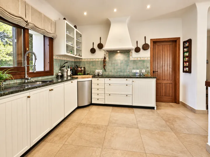 Villa en venta en Cabo de San Antonio, Jávea | Una sola planta, vistas al Montgó y apartamento de invitados