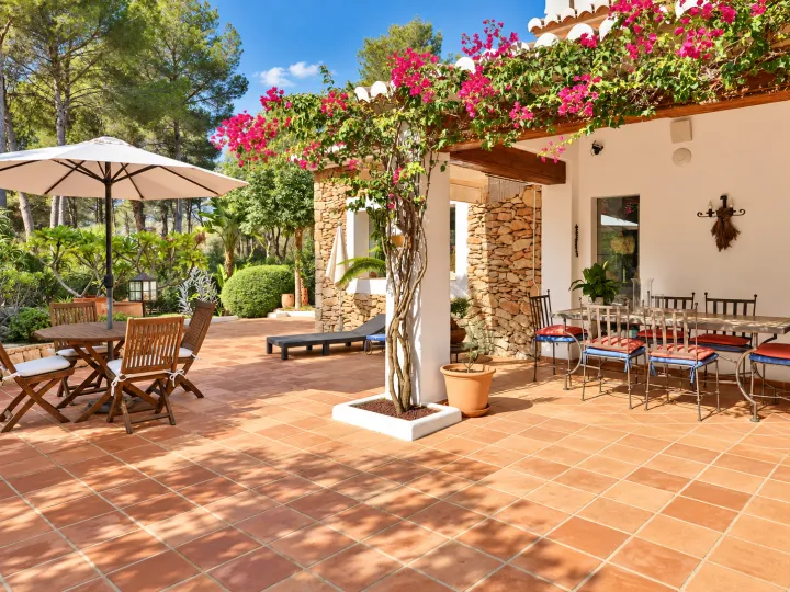 Villa en venta en Cabo de San Antonio, Jávea | Una sola planta, vistas al Montgó y apartamento de invitados