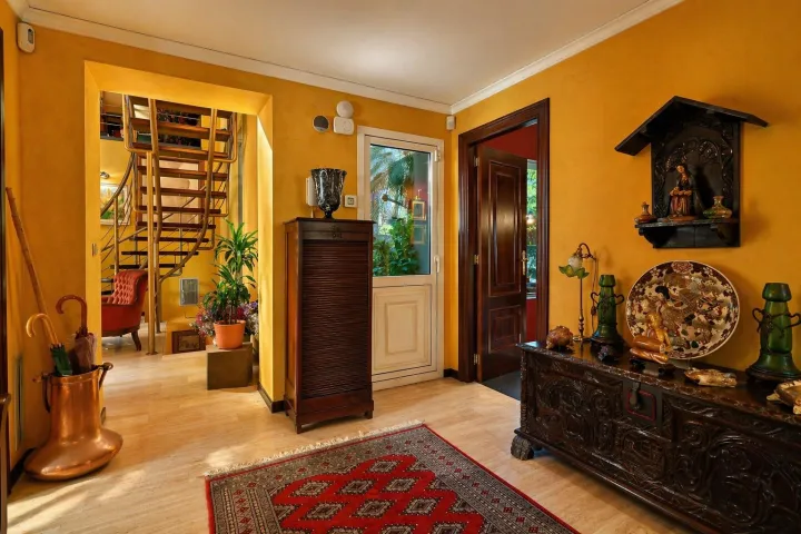 Villa con carácter, privacidad y vistas al Montgó en Dénia