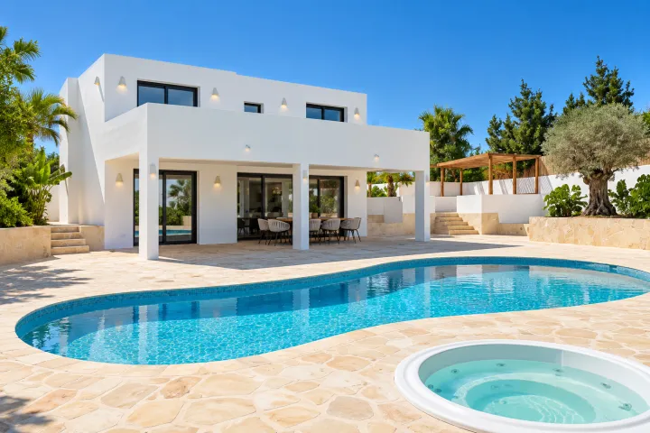 Villa completamente reformada con vistas panorámicas, privacidad y amplios exteriores
