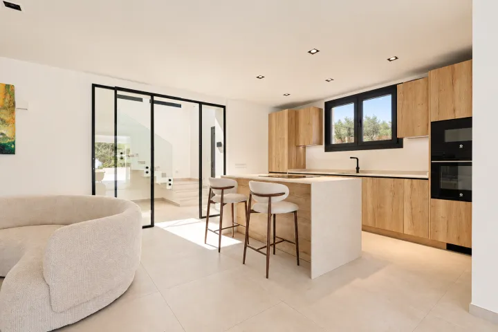 Villa completamente reformada con vistas panorámicas, privacidad y amplios exteriores