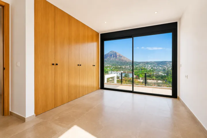 Exclusiva villa de obra nueva con vistas al Montgó en Jávea
