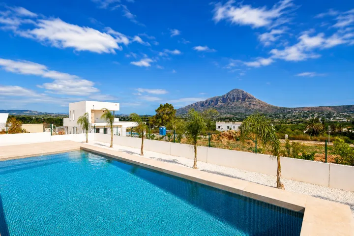 Exclusiva villa de obra nueva con vistas al Montgó en Jávea