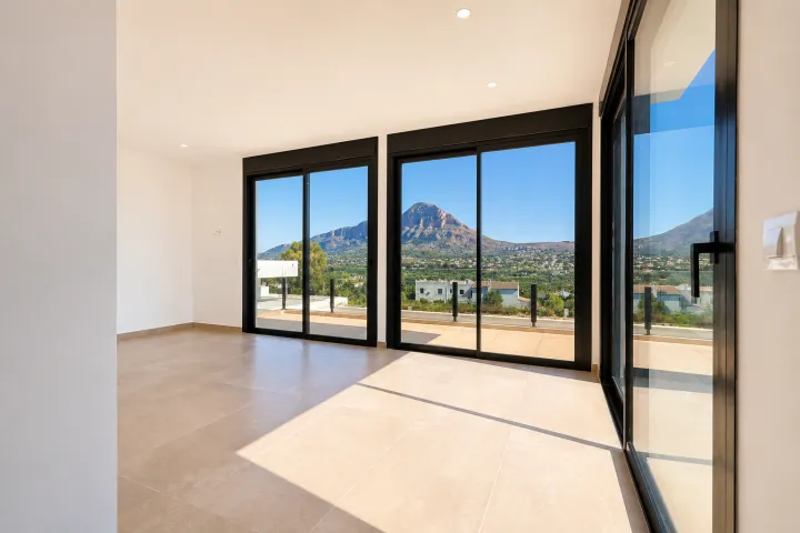 Exclusiva villa de obra nueva con vistas al Montgó en Jávea
