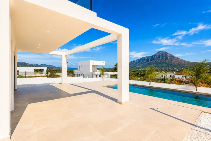 Exclusiva villa de obra nueva con vistas al Montgó en Jávea