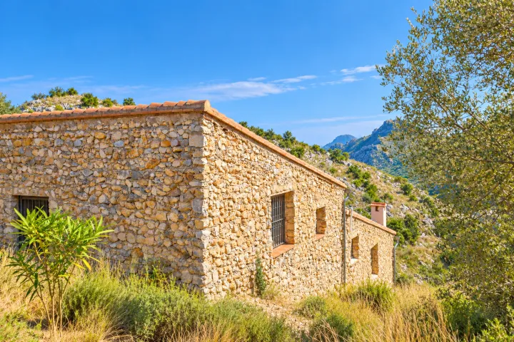 A reformed mass to live nature, just 10 minutes from Pego