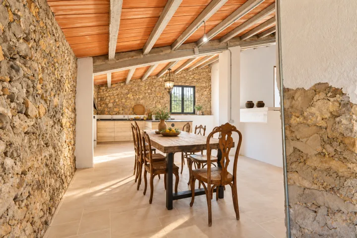 A reformed mass to live nature, just 10 minutes from Pego