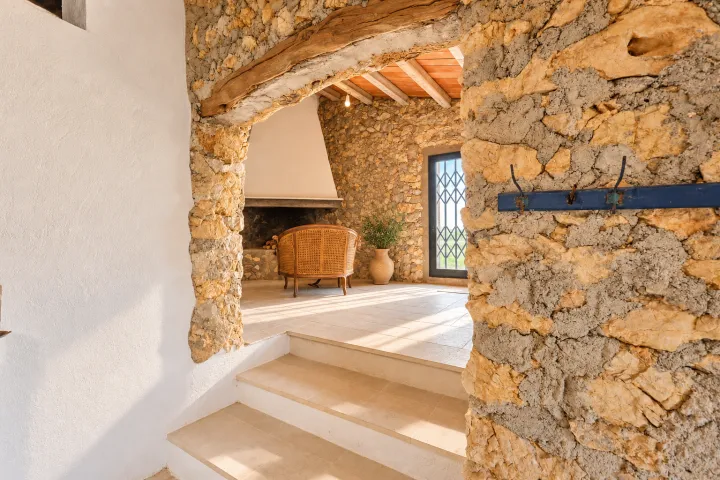 A reformed mass to live nature, just 10 minutes from Pego