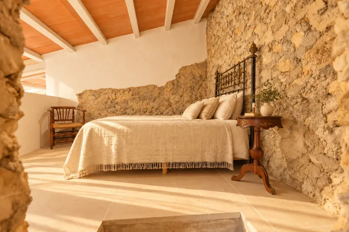 A reformed mass to live nature, just 10 minutes from Pego