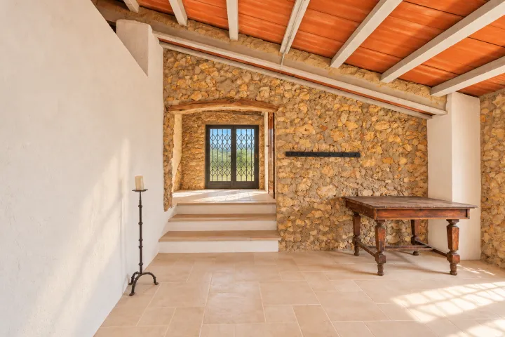 A reformed mass to live nature, just 10 minutes from Pego