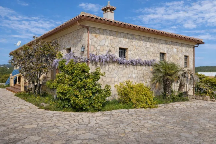 Ferme méditerranéenne avec vignobles privés et vue sur le Montgó, entre Jávea et Benitachell