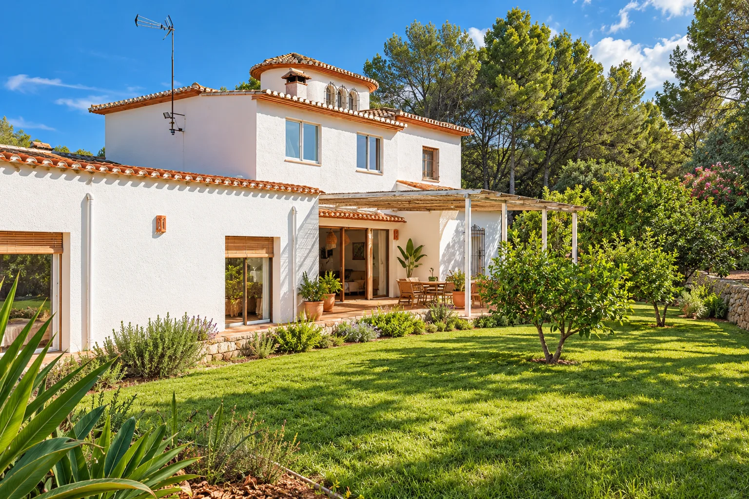Charming villa with private pool, fruit garden and spaces to enjoy the Mediterranean