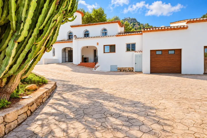 Charming villa with private pool, fruit garden and spaces to enjoy the Mediterranean