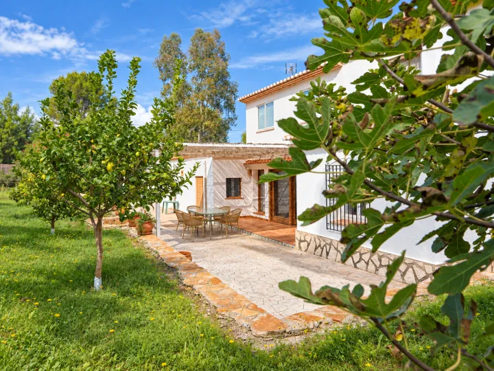 Charming villa with private pool, fruit garden and spaces to enjoy the Mediterranean