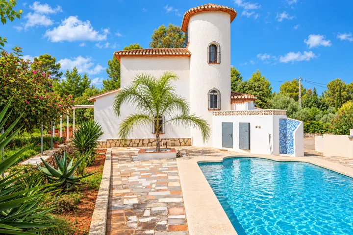 Charming villa with private pool, fruit garden and spaces to enjoy the Mediterranean