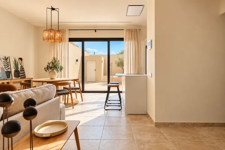 Nieuwbouw villa in Orbeta: licht, rustig en privé zwembad