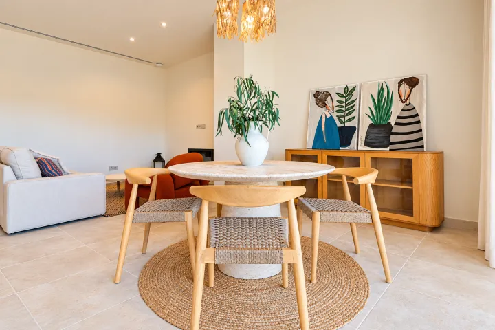 Nieuwbouw villa in Orbeta: licht, rustig en privé zwembad